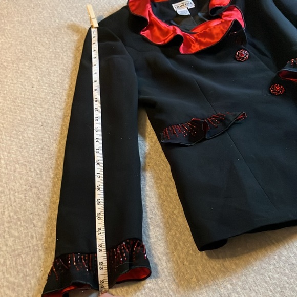 Stunningly beautiful Red trim & red dazzling beaded blazer/jacket✨ - Picture 10 of 15